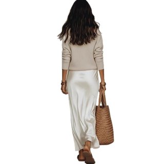 Ưu đãi đặc biệt: Quần áo nữ cỡ lớn chất lượng cao và bộ váy satin hai món, phù hợp cho các chuyến đi lịch sự.