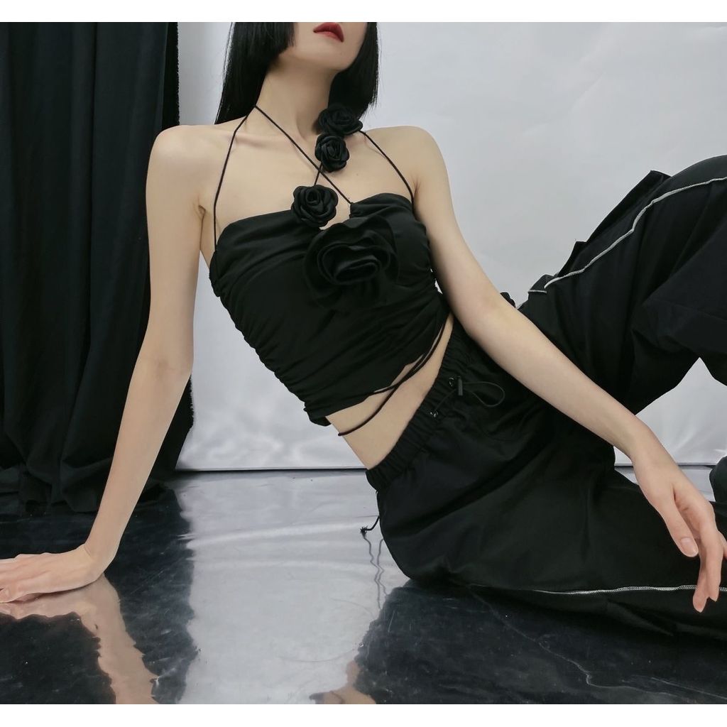 **Milyfashion Áo thun dây cổ dáng ngắn nữ, đính hoa hồng 3D, phong cách gợi cảm đen tuyền, kiểu quấn cổ độc đáo