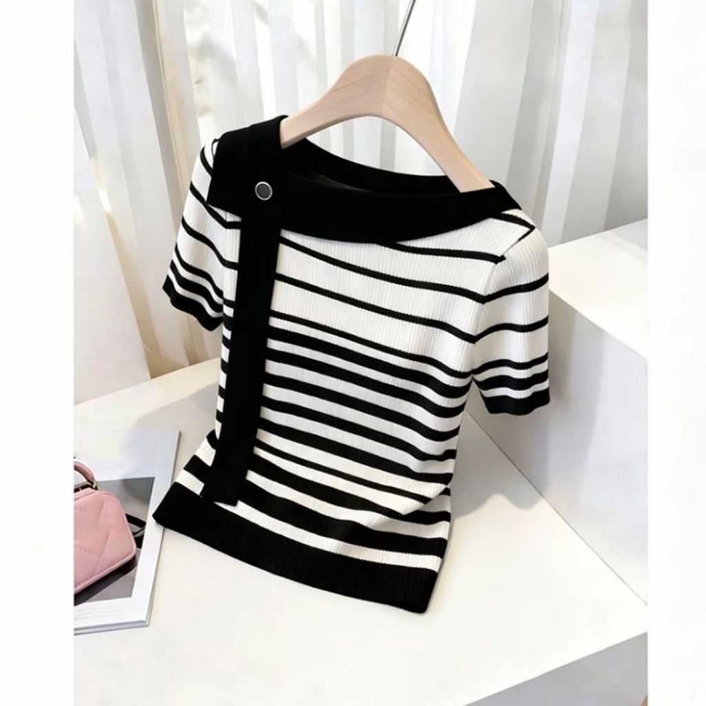 Mùa hè phong cách cổ điển sang trọng Ice Silk Áo thun sọc vai chéo nữ, khí chất phong cách phương Tây Slimer Look Cover Thiết kế thịt, Áo thời trang thoáng khí mát mẻ, Tạo bầu không khí lười biếng thanh lịch, Tất cả @