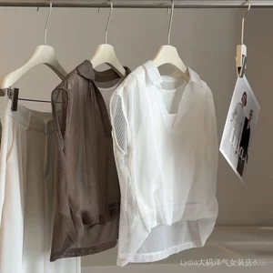 Spike Kích thước lớn Phong cách phương Tây dành cho nữ chất lượng cao Phong cách phương Tây Cổ áo Polo trắng rỗng Áo thun hai mảnh giả dành cho nữ Thiết kế mùa hè Áo không tay khâu dáng rộng
