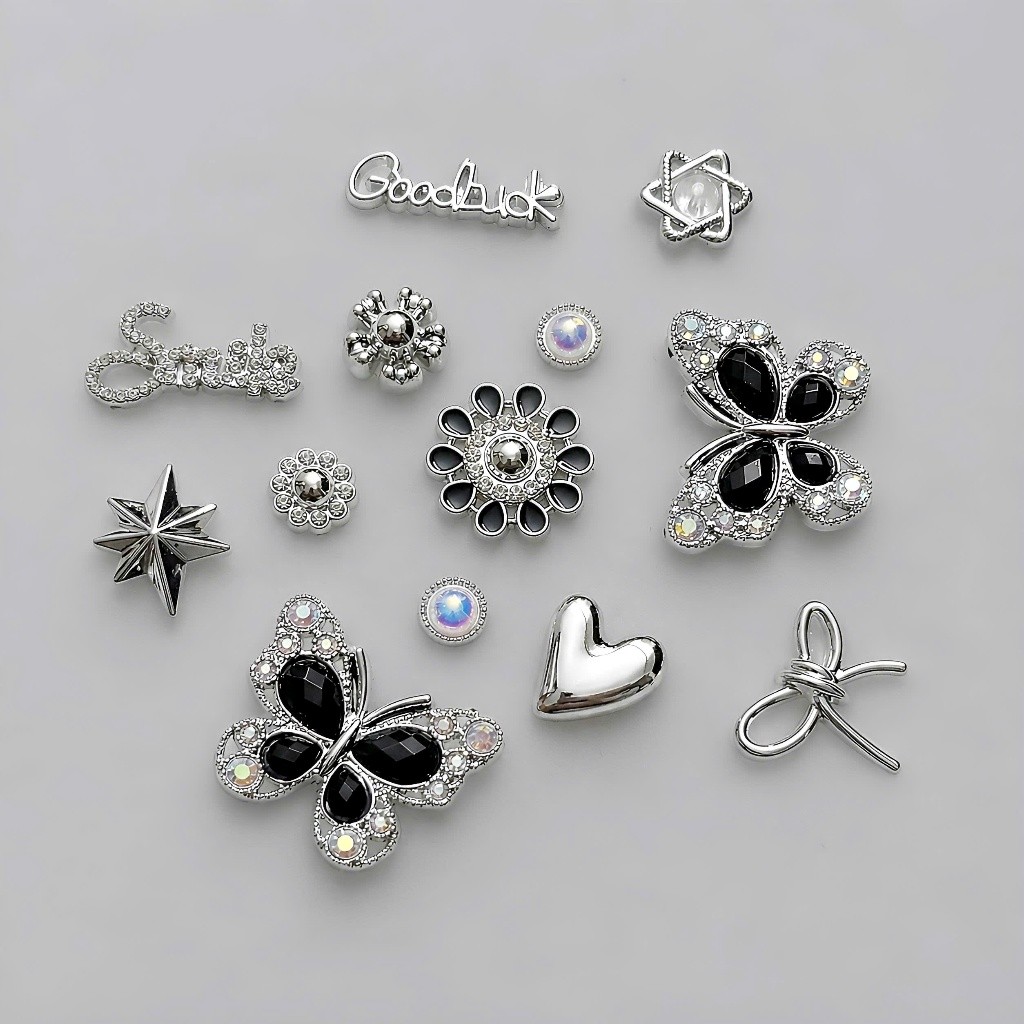 Set Charm Dép Crocs Bướm Đá Đen Cao Cấp Luxury Mix Goodluck Hoa Sao Trái Tim Phong Cách Sang Trọng Cool Ngầu 2026