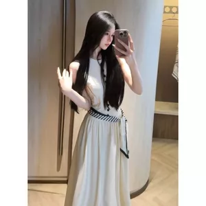 Đầm Oversize Trắng Phong Cách Thời Trang Pháp Cho Nữ