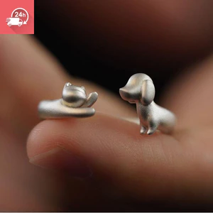 Tính khí cổ điển mèo và chó ôm lấy nhẫn nữ đa năng và có thể điều chỉnh cá tính dễ thương