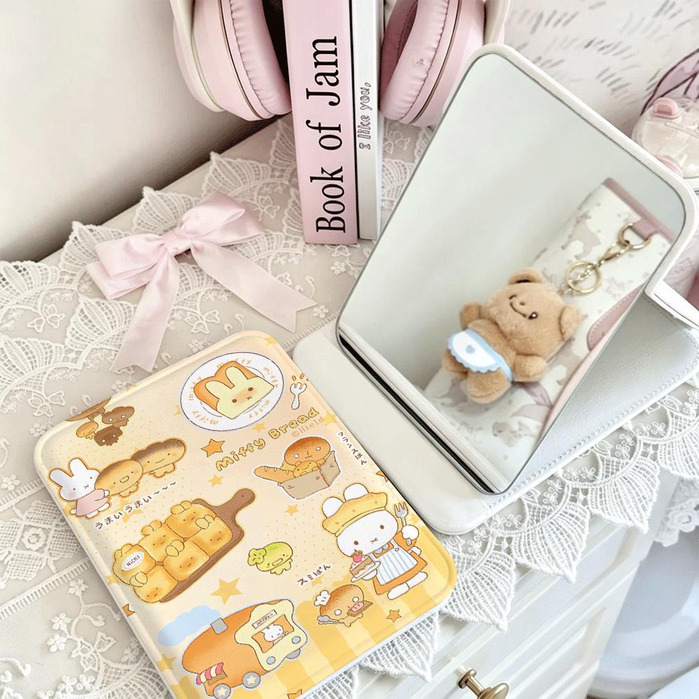 Gương gấp thỏ ăn bánh mì thiết kế cute dễ mang đi xa