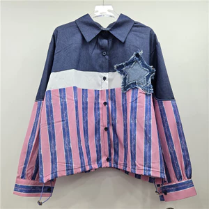 Áo khoác denim thiết kế năm cánh ngôi sao với sọc màu sắc tương phản, thời trang mới