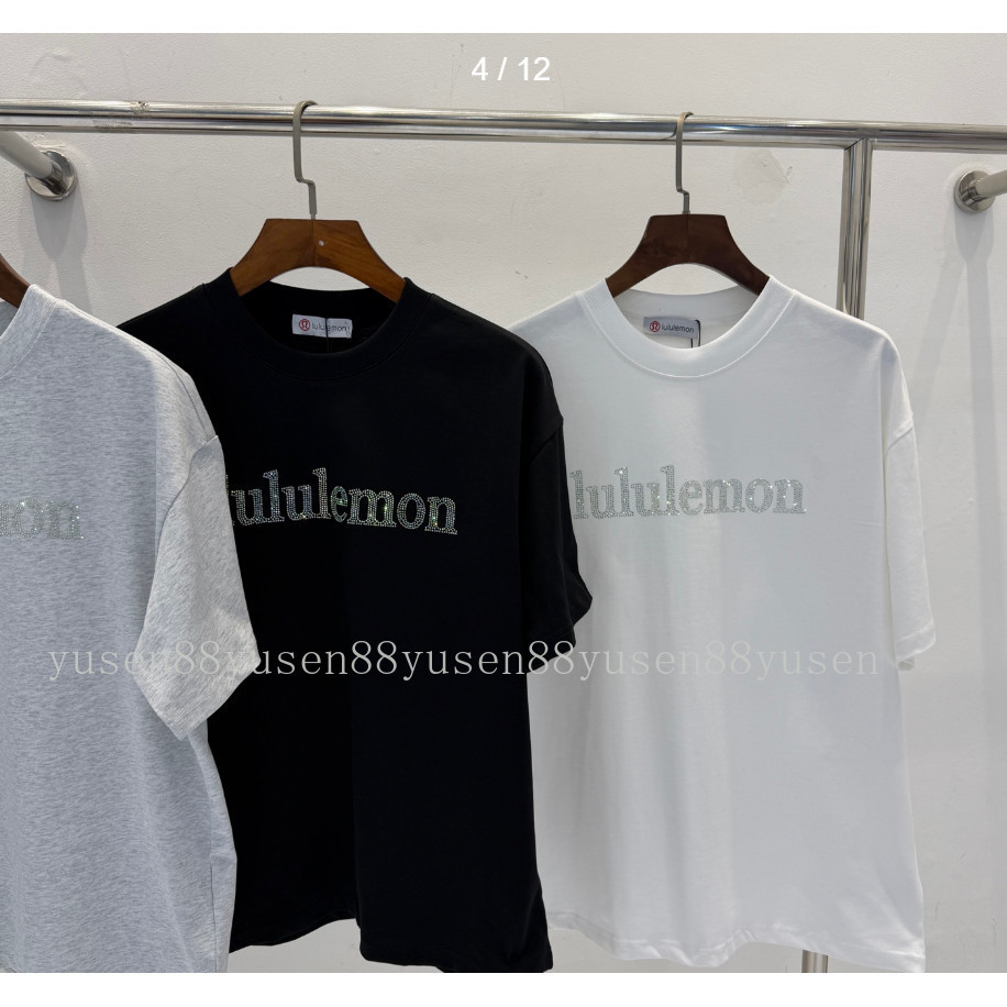 Áo thun ngắn tay nam nữ với họa tiết kim cương đầy và phong cách drape top