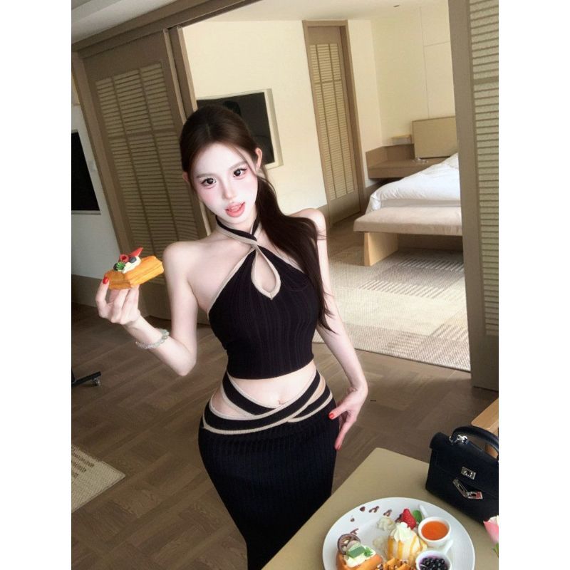[Thời gian giới hạn Seckill] Phong cách Hot Girl Màu sắc tương phản Rỗng Dây đeo cổ nữ Mùa hè Váy hông gợi cảm Bộ đồ xẻ váy