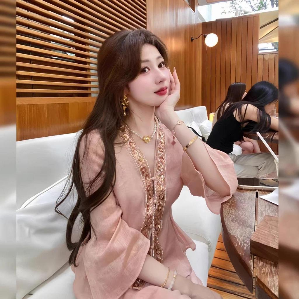 [Khuyến mãi trong thời gian có hạn] Pure Desire Nữ thần cổ tích Feel Cổ chữ V Đính cườm Áo sơ mi nhỏ đẹp nhẹ cao cấp sang trọng Giảm tuổi phong cách phương Tây Top 2026