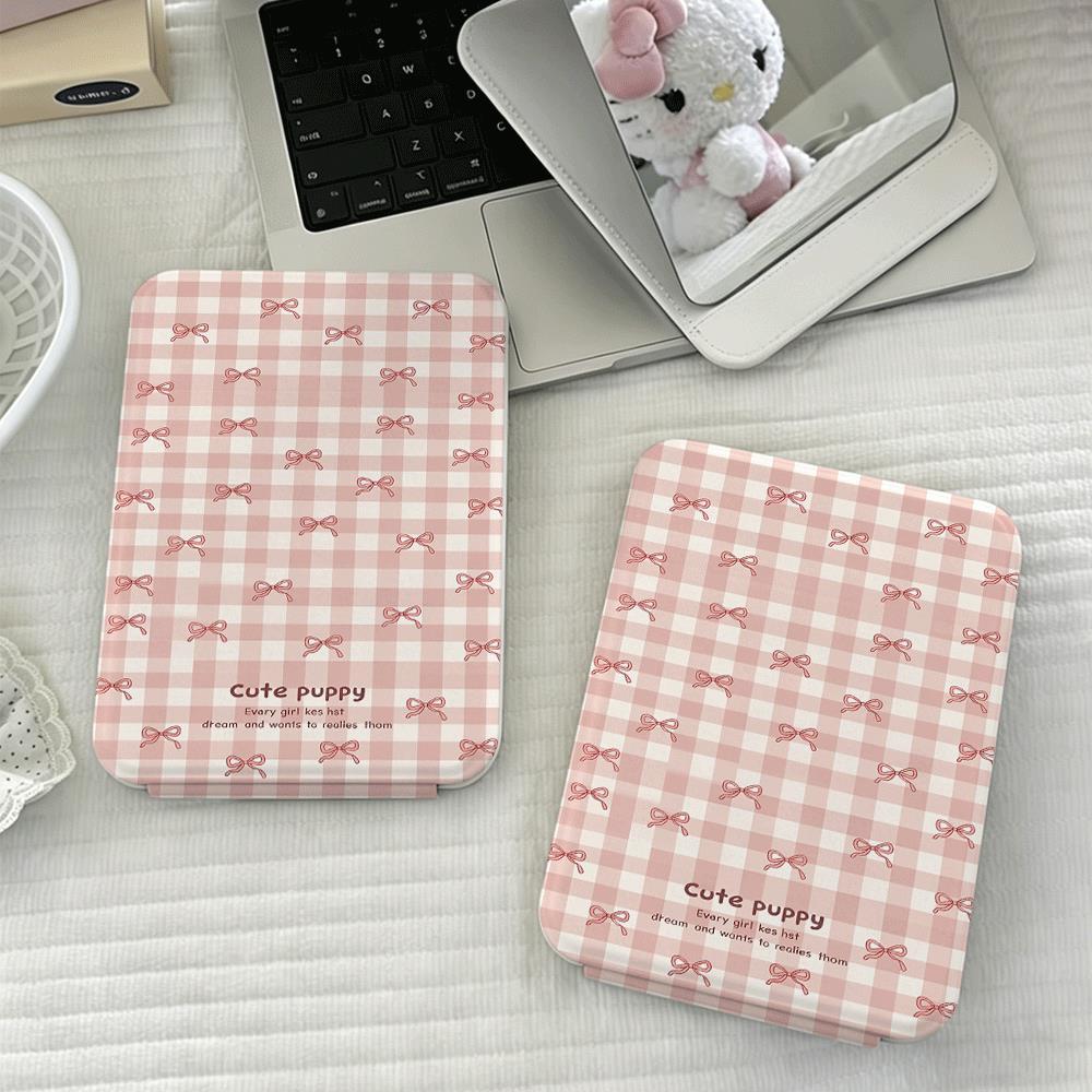 Gương gấp kẻ caro hồng nhạt và nơ thiết kế nữ tính ngọt ngào