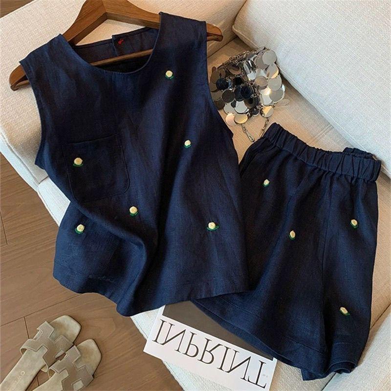 Áo vest thêu hoa không tay và quầnshort dáng rộng - Bộ đồ ngủ hai mảnh thời trang mùa hè