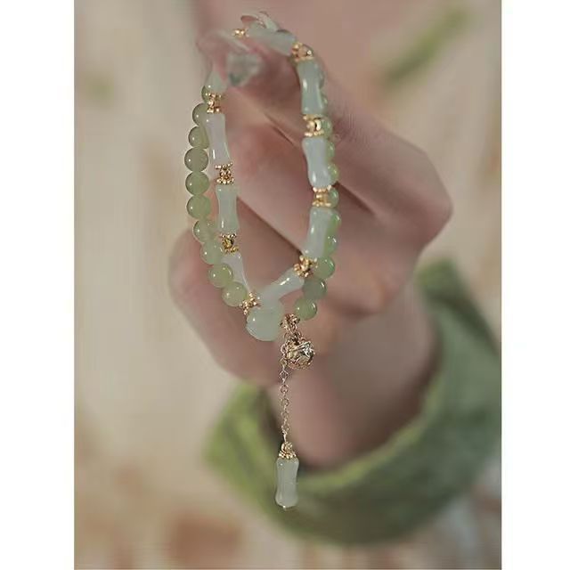Vòng tay hạt tre chalcedony tinh tế dành cho nữ