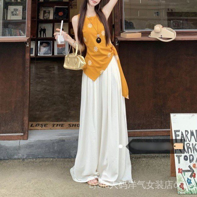 Thiết kế bộ đồ thời trang nữ mùa hè, gồm áo vest cổ tròn và quần thường ngày, chất lượng cao