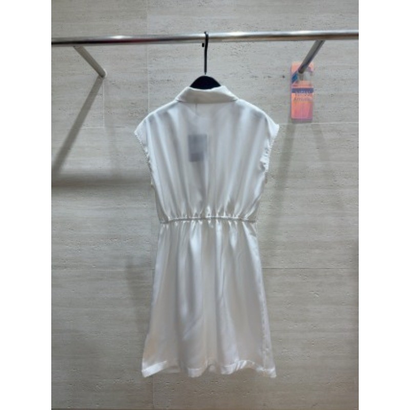 Váy nữ mới có ve áo, nút nghỉ giữa ngày và Tencel không đều