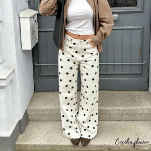 Quần denim ống rộng nữ style cổ điển đáng yêu, phù hợp văn phòng