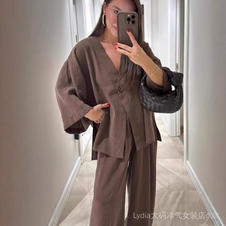 [Giảm giá trong thời gian có hạn] Seckill Quần áo nữ chất lượng cao thời trang cỡ lớn 26 Bộ đồ nữ cổ chữ V Một nút dáng rộng Quần dài tay cạp cao hai mảnh Phong cách kỳ nghỉ phong cách cổ điển