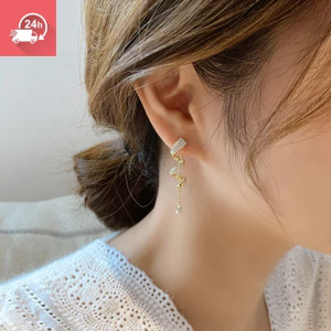 Dây chuyền bông tai nữ kim bạc với thiết kế ngôi sao xoắn ốc, cá tính và đa năng
