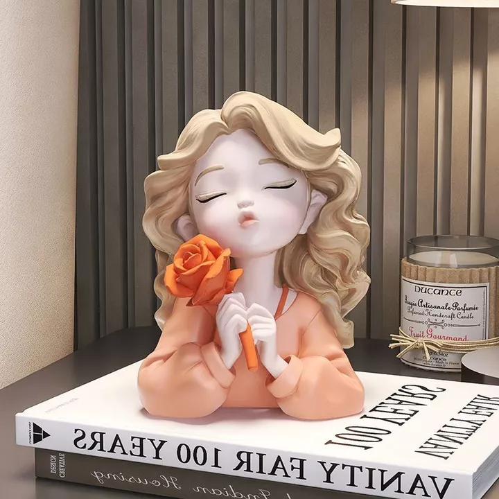 Tượng cô gái cầm hoa hồng phong cách kem đồ trang trí phòng trang trí phòng ngủ đồ decor decor khách đồ trang trí để bàn trang bàn làm việc đồ trang bàn học decor nhà cao cấp