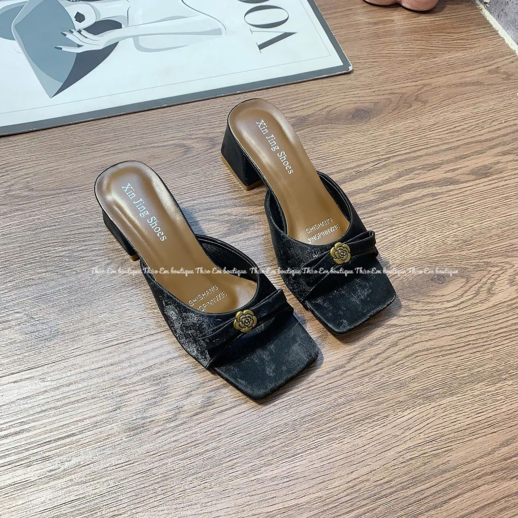 [Thảo Em- DC02] Dép cao gót hở mũi 5p mũi vuông lụa satin phối hoa trà cao cấp, sang chảnh