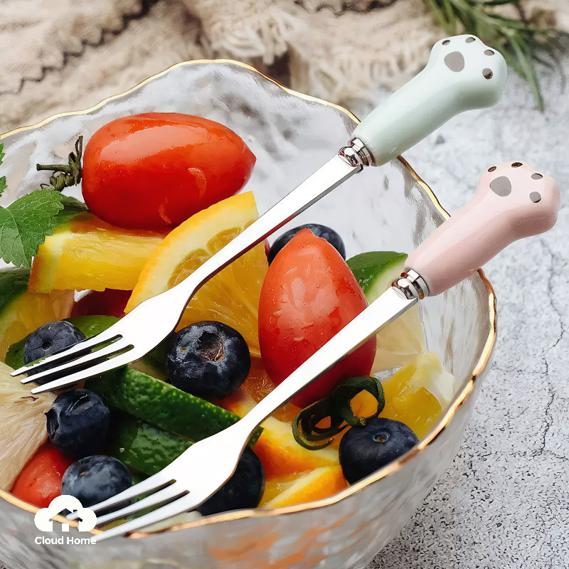 Nĩa ăn trái cây cán hình móng mèo bằng thép không gỉ, an toàn, dễ thương, thích hợp cho trẻ em sử dụng tại nhà.