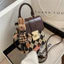 Thiết kế Niche Pháp Mùa xuân 2026 Phổ biến Crossbody Di động Vuông nhỏ 26.4.27