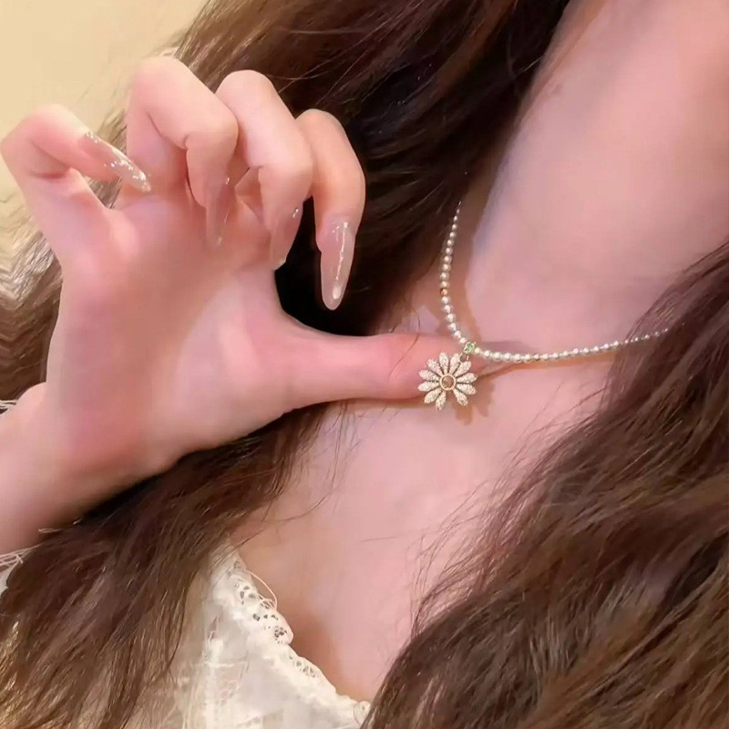 Vòng cổ ngọc trai hoa cúc Zircon thời trang