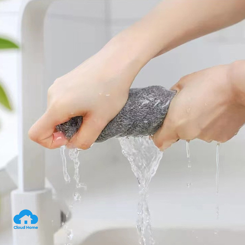 Khăn lau nhà bếp bằng sợi than tre mềm mại, dày dặn, thấm hút tốt.