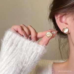 Bông tai kẹp phong cách Hồng Kông retro, niche thiết kế mới, sang trọng