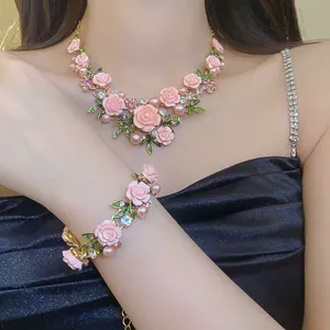 Màu Ngọc Trai Choker Phong Cách Thời Trang 2024 - Ánh Sáng Sang Trọng