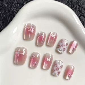 Mắt Mèo Gradient Phong Cách Châu Âu Hồng Bướm Sọc Vuông Đeo Móng Tay Có Thể Đeo Được Với Thạch Keo Và Dải Chà