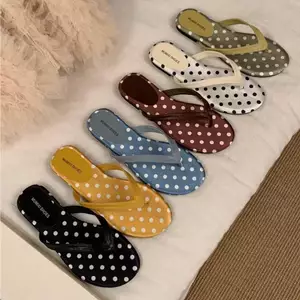 TT Polka Dot Flat Flip-Flops Nữ Mùa Hè Phong Cách Mới Phiên Bản Hàn Quốc Dép Đi Biển Dép Dép Dép Thoải Mái