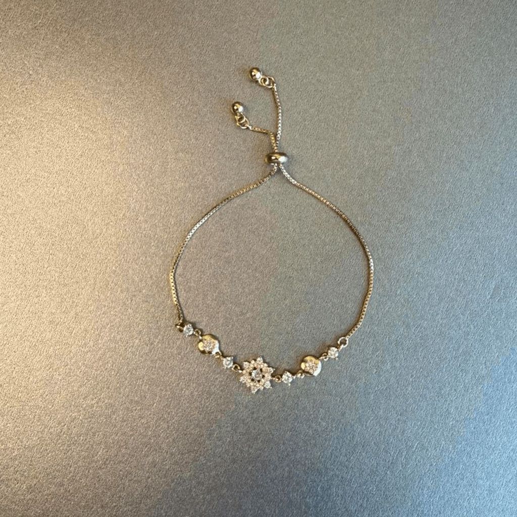 Vòng tay nữ thời trang với bông tuyết zirconia tinh tế, phù hợp nhiều dịp