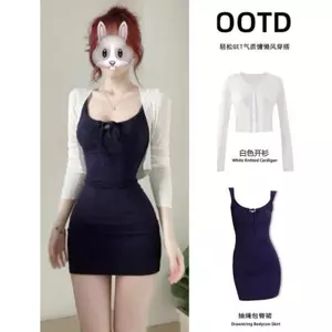 Màu xanh hải quân Sweet Hot Girl Bộ đồ nữ xinh đẹp Mùa hè Mông Sling Filigree Eo Váy ngắn chữ A Du lịch Váy nhỏ Phong cách Cardigan