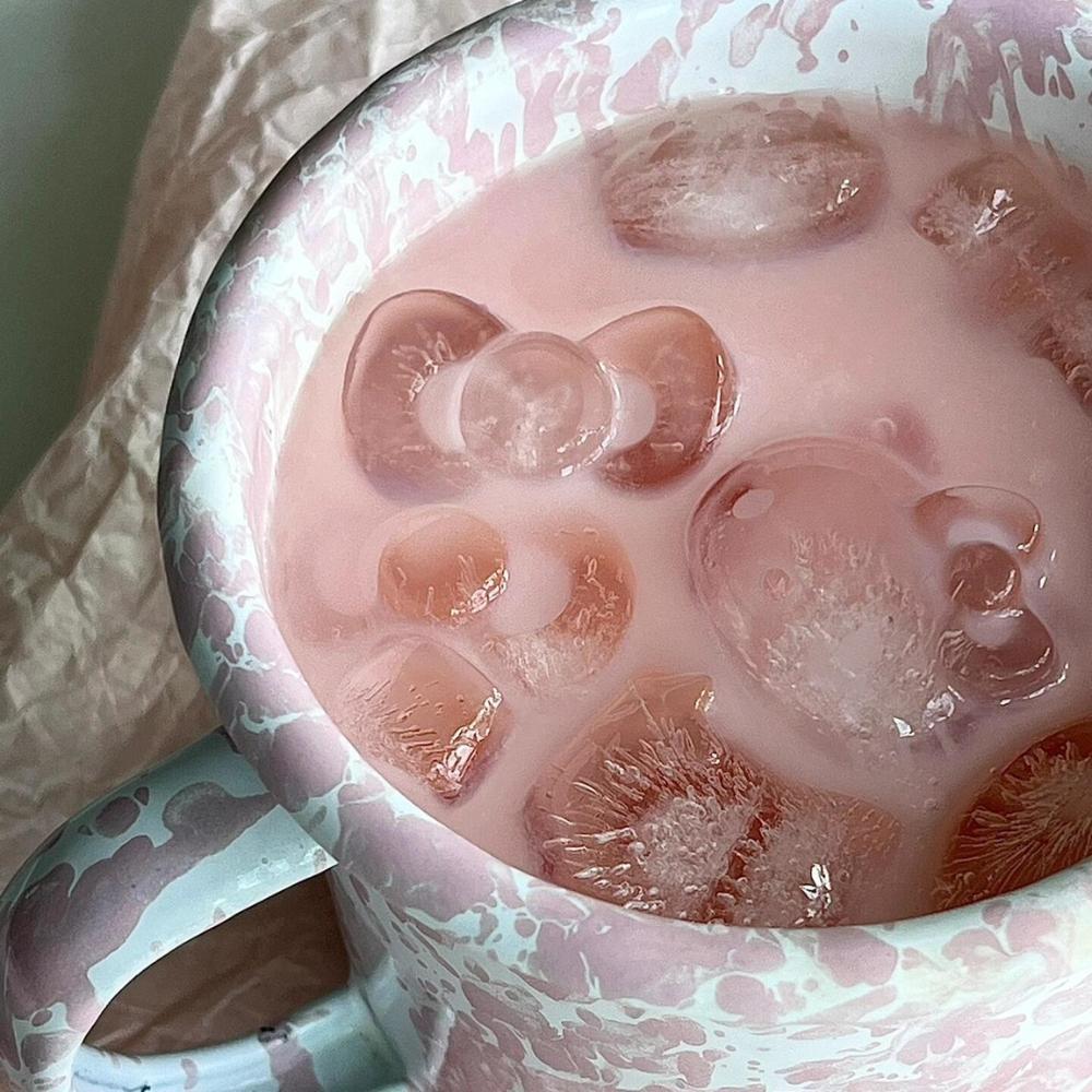 Khay Làm Đá Hello Kitty 24 Ô Có Hộp Đựng AKHOME, Khuôn Làm Thạch Pudding, Kẹo Dẻo Silicone An Toàn