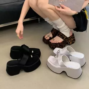 TT Đế Dày Giày Sandal Nữ Mùa Hè 2026 Phong Cách Mới Giày Sandal Nền Tảng Nâng Cao Nhỏ