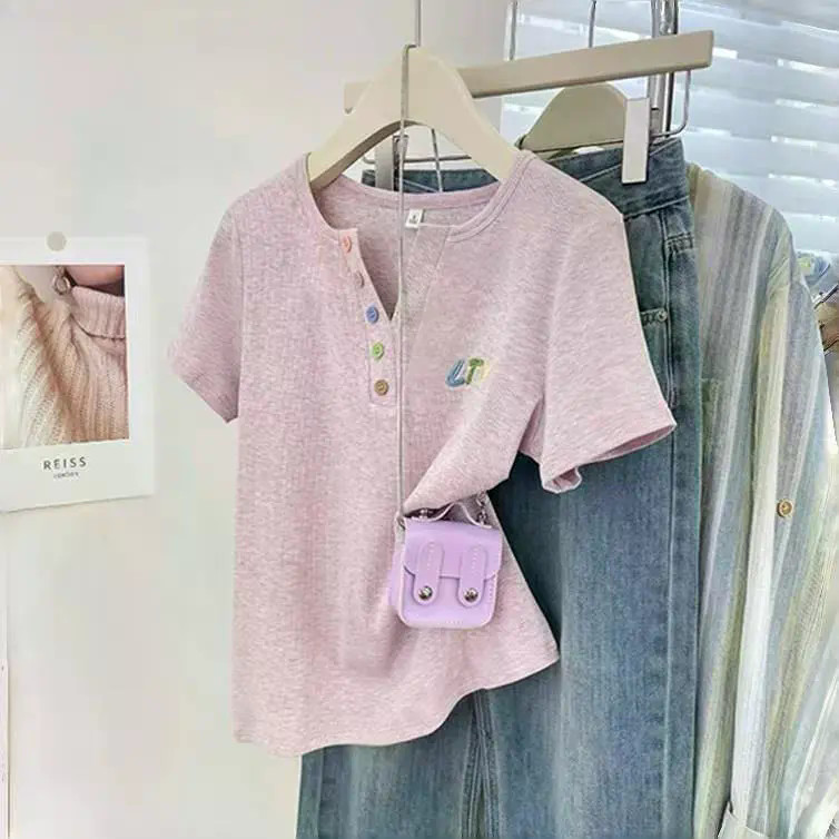 Áo thun nữ thêu cổ chữ V Vải lụa băng ngắn tay Kích thước lớn dáng rộng Slim Ins Xu hướng