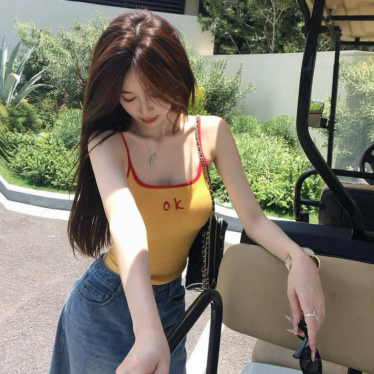 Mùa hè Phong cách mới In chữ gợi cảm Khâu màu sắc tương phản với miếng đệm ngực