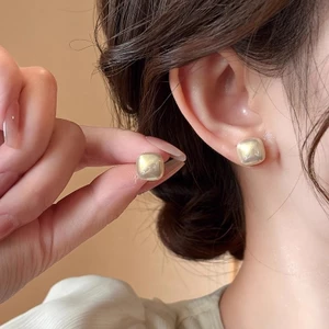 Khối Nhỏ Bông Tai Ngọc Trai Phong Cách Hàn Quốc - Ánh Sáng Sang Trọng, Phù Hợp Mọi Dịp
