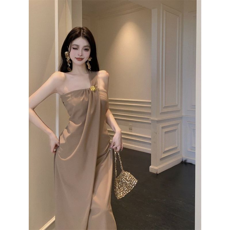 Đầm kaki one shoulder slim-fit thiết kế eo hẹp và túi hông cho nữ