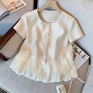 Áo sơ mi nữ xù khâu ngọc trai satin tay ngắn, xu hướng mới cho xuân hè