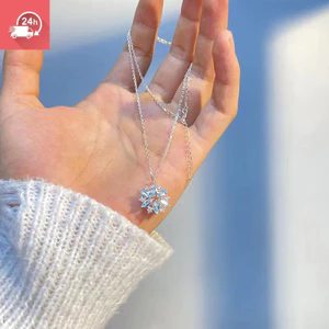 Vòng cổ nữ cá tính với kim cương zircon màu xanh bầu trời và hình bông tuyết, phù hợp nhiều dịp