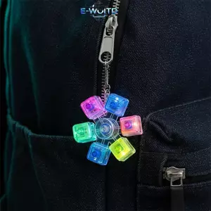 E-WOITD Chiếu Sáng Cơ Keycap Móc Khóa Fidget Mặt Dây Chuyền Đầy Màu Sắc Giảm Nhẹ Cho Văn Phòng Học Túi Quà Tặng E-WOITD
