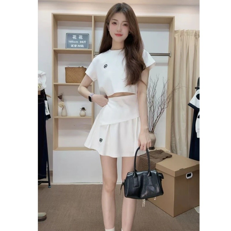 Váy xếp li giản dị Thời trang Pháp Nhỏ Hot Girl Phong cách Con gái Phong cách Slimer Nhìn Bộ đồ thời trang thời trang