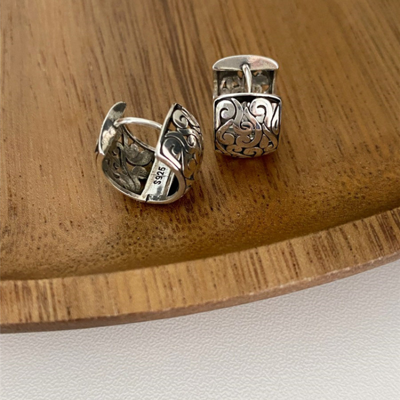 Tính khí cổ điển phong cách Trung Quốc mới 925 rỗng những đám mây may mắn bạc Thái Lan phong cách dân tộc cá tính và đa năng bông tai nữ