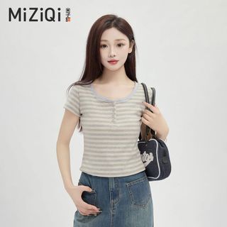 【Nên mua】áo kiểu nữ ngắn tay kẻ sọc, cổ tròn cài nút dáng ôm, chất thun mềm thời trang nữ tính