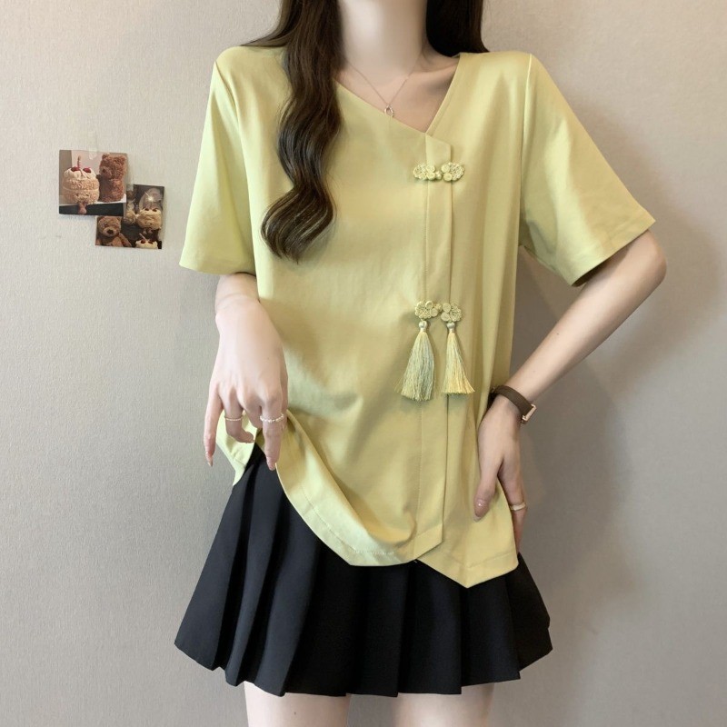 Áo thun ngắn tay phong cách Trung Quốc có cổ nghiêng, thiết kế rộng rãi phù hợp mùa hè, giúp che khuyết điểm.
