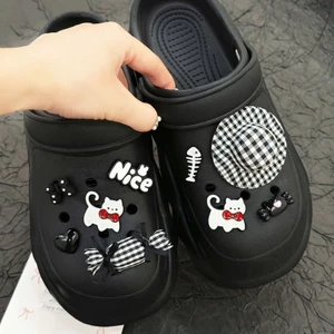 Set Charm Mũ Caro Đen Trắng Siêu Cute – Kitty Nơ Đỏ + Kẹo Ngọt + Tim Đen Xinh Xỉu Hot Trend