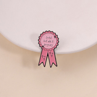 'Cried But Did It Anyway 'Pink Award Ribbon Trâm Trích dẫn truyền cảm hứng Huy hiệu kim loại Ba lô Quần áo Phụ kiện Quà tặng cho bạn bè