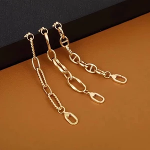 Dây chuyền mở rộng khóa đôi màu vàng sang trọng nhẹ Mobi Square Nhân vật Nhật Bản Mũi lợn Dây chuyền dài nữ Ánh sáng sang trọng Niche Vòng cổ phù hợp Phụ kiện vòng tay Trang sức đa năng Mô-đun DIY có thể được sử dụng làm vòng cổ Vòng đeo tay Dây xích thắt