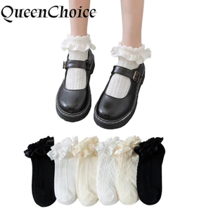 Tất nữ Gothic với frill đen, chất liệu ren trắng và cotton