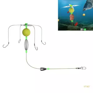 Giỏ đựng mồi và dụng cụ câu cá gồm móc câu, dây phao